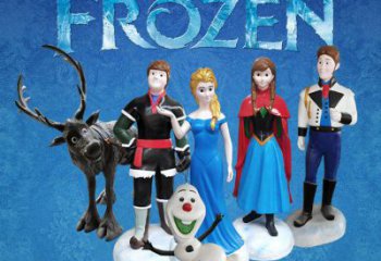 冰雪奇緣雕塑廠家，卡通動漫人物小品，彩繪仿真人物擺件