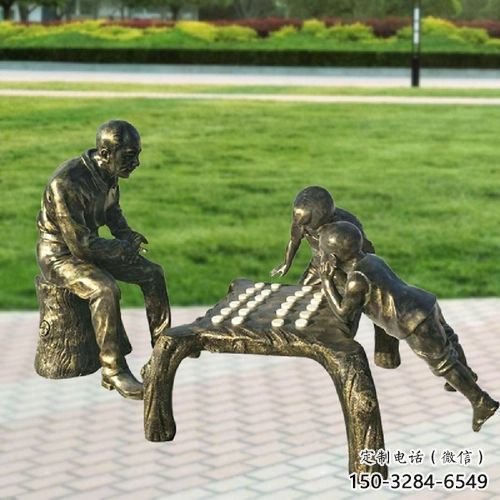 下棋雕塑廠家，公園童趣雕塑小品，仿銅下棋雕塑人物