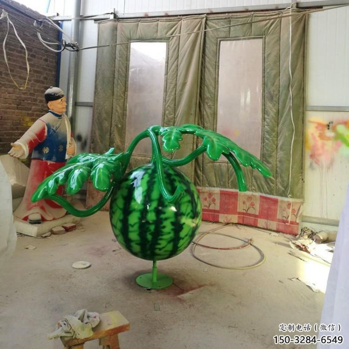 西瓜雕塑廠家,園林小品擺件,仿真玻璃鋼瓜果雕塑