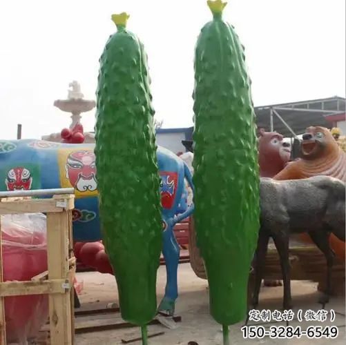 黃瓜雕塑廠家，仿真果蔬擺件，廣場玻璃鋼黃瓜雕塑小品