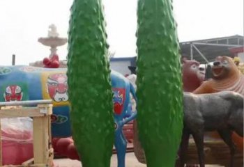 黃瓜雕塑廠家，仿真果蔬擺件，廣場(chǎng)玻璃鋼黃瓜雕塑小品