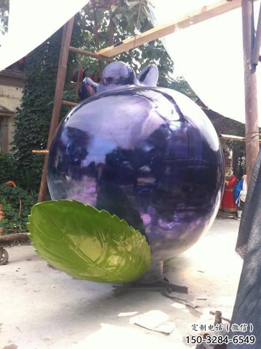 藍(lán)莓雕塑廠家，水果仿真雕塑，園林玻璃鋼藍(lán)莓小品