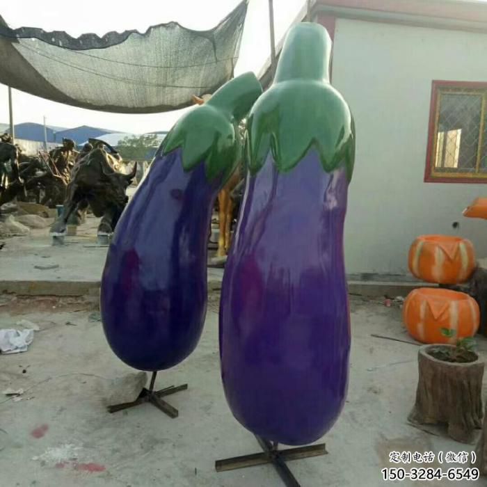 茄子雕塑廠家，仿真蔬菜雕塑，園林玻璃鋼茄子雕塑