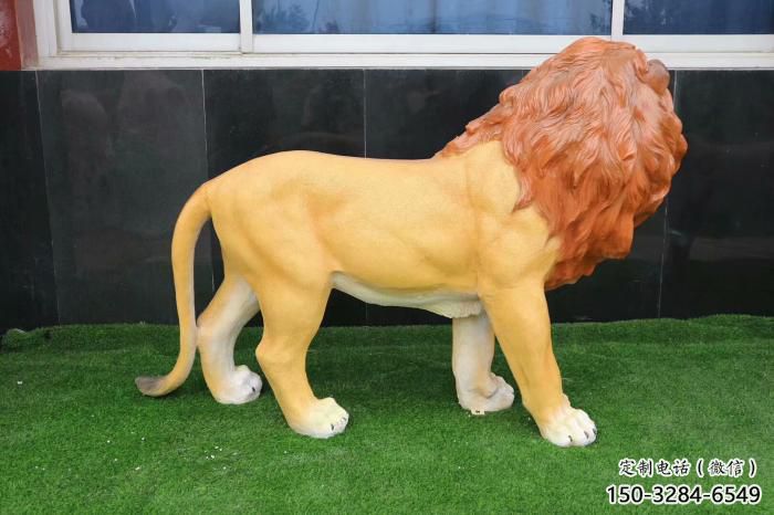 獅子雕塑廠家，園林仿真動(dòng)物小品，彩繪玻璃鋼獅子雕塑廠