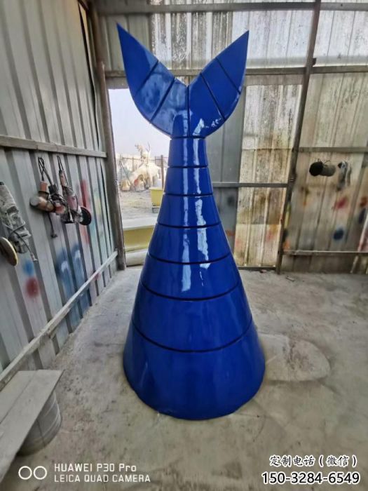 魚尾雕塑廠家，半身動物擺件，玻璃鋼魚尾雕塑廠