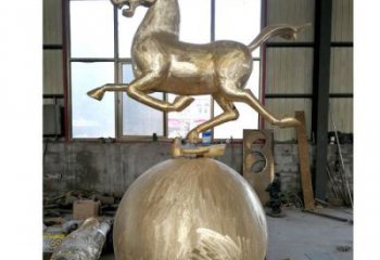 馬踏球雕塑廠家，城市動物小品，現代馬踏球雕塑制作