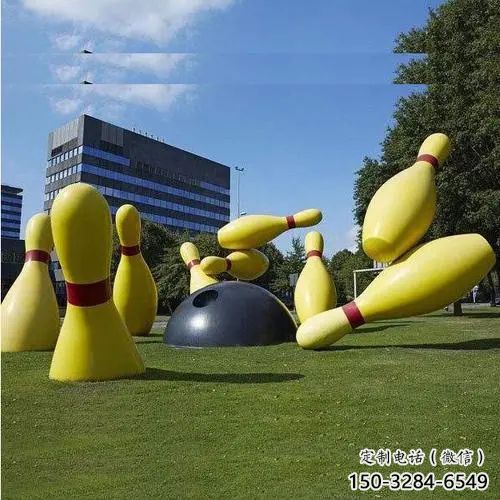 創(chuàng)意保齡球雕塑 田間保齡球雕塑