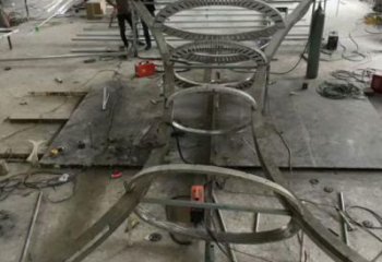 抽象魚尾雕塑 店門口彩繪雕塑 步行街擺件