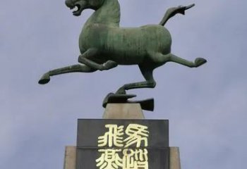創意馬踏飛燕雕塑 步行街店門口雕塑 動物小品