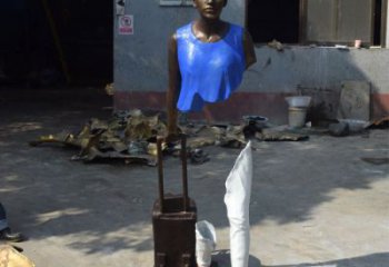 大型旅行者雕塑 商業街廣場雕塑 彩繪擺件