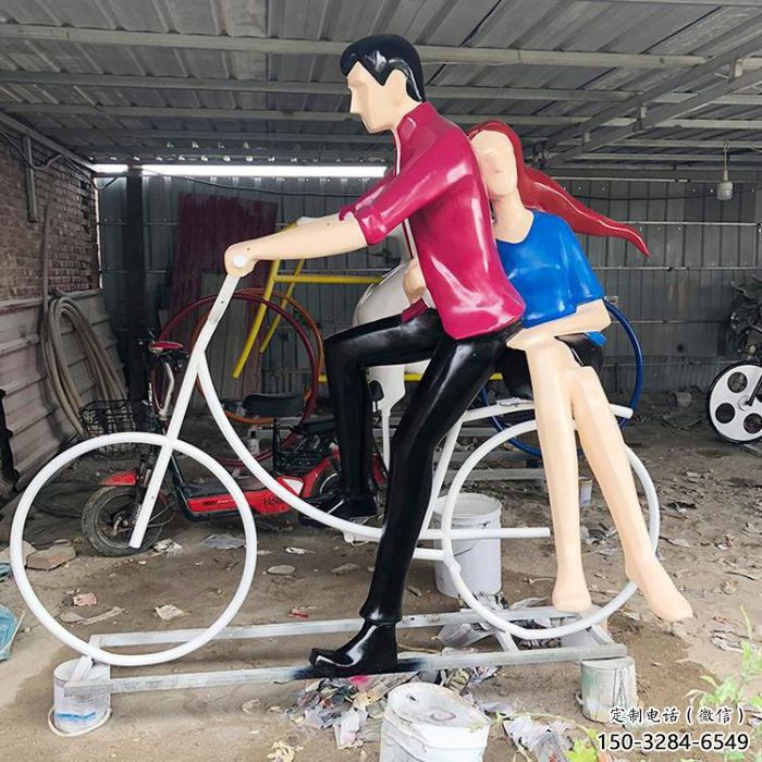 步行街愛情雕塑 彩繪親吻雕塑廠家 玻璃鋼戀人雕塑