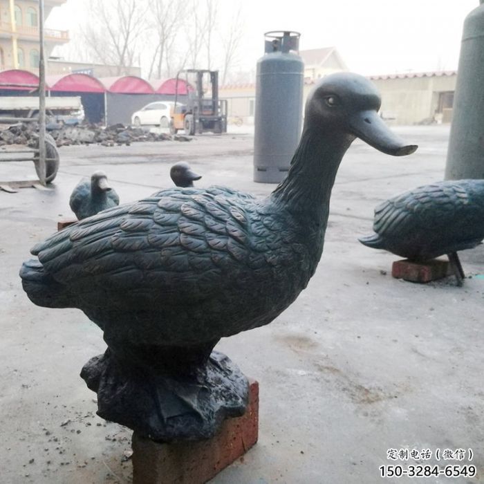 鴨子雕塑廠家，仿真動物， 公園廣場街頭擺件