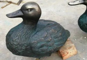 大型鴨子雕塑廠家，仿真動物， 廣場街頭擺件