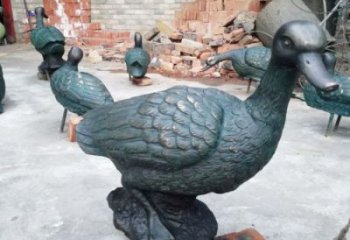 生產(chǎn)鴨子雕塑廠家，仿真動物， 廣場動物類型