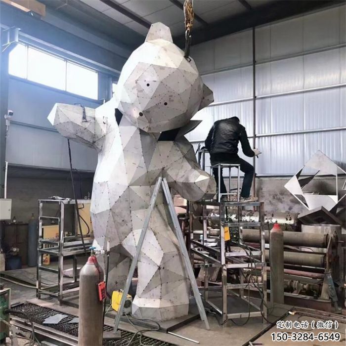 切面大熊雕塑廠家，酒店房地產(chǎn)雕塑，現(xiàn)代景觀動(dòng)物