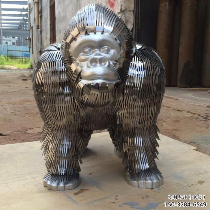 庭院猩猩雕塑廠家，動物主題，拉絲工藝