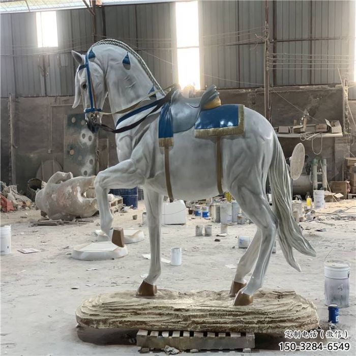 提供戰(zhàn)馬雕塑廠家，仿真主題，彩繪工藝效果