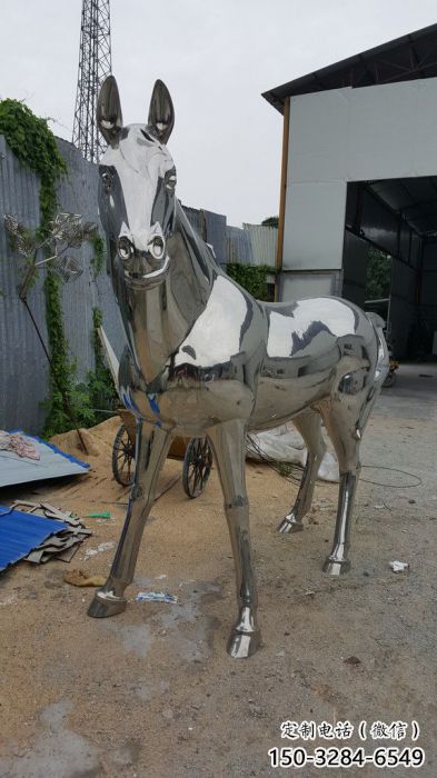 景區(qū)戰(zhàn)馬雕塑制作，動物主題，景觀鏡面工藝效果