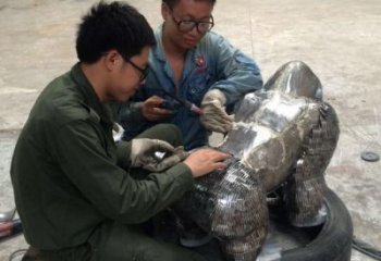 提供幼兒園猩猩雕塑，動物文化，鍛造工藝