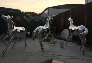 步行街戰馬雕塑廠家，景觀主題，鏡面工藝