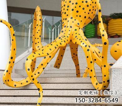 卡通魚形雕塑廠家，動漫主題小品，玻璃鋼動物雕塑