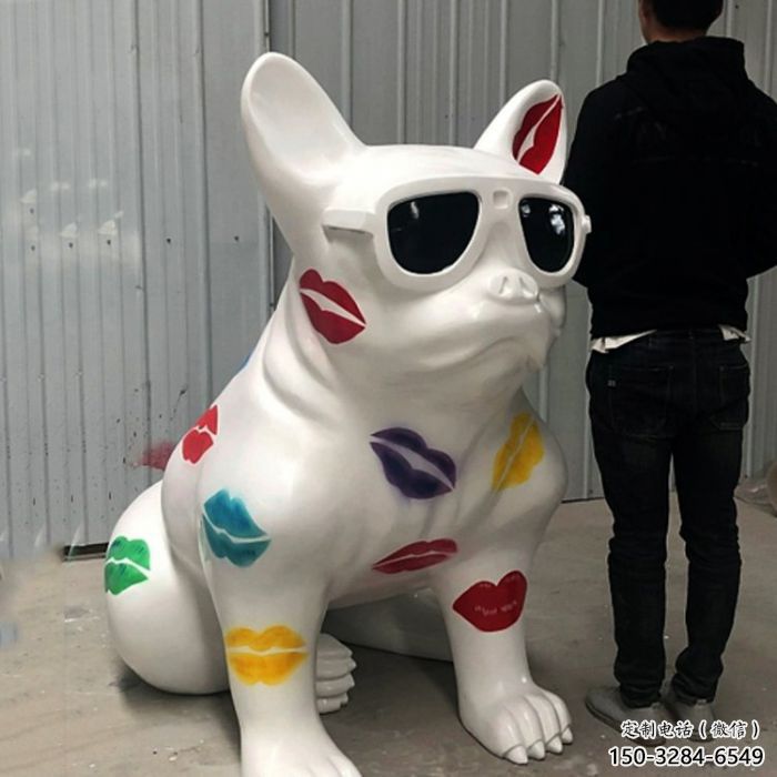 廣場哈巴狗雕塑廠家，卡通動物雕塑，抽象效果