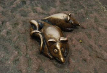 戶外老鼠雕塑，仿真雕塑，抽象效果