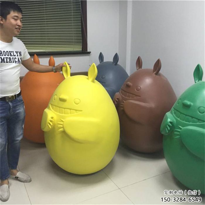 街頭龍貓雕塑，彩繪擺件雕塑，抽象效果