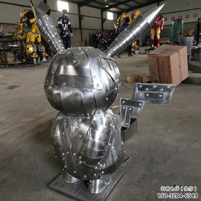 機甲版卡通小兔子雕塑