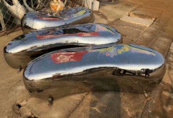 瓊海坐凳雕塑，小區園林雕塑，不銹鋼鏡面效果