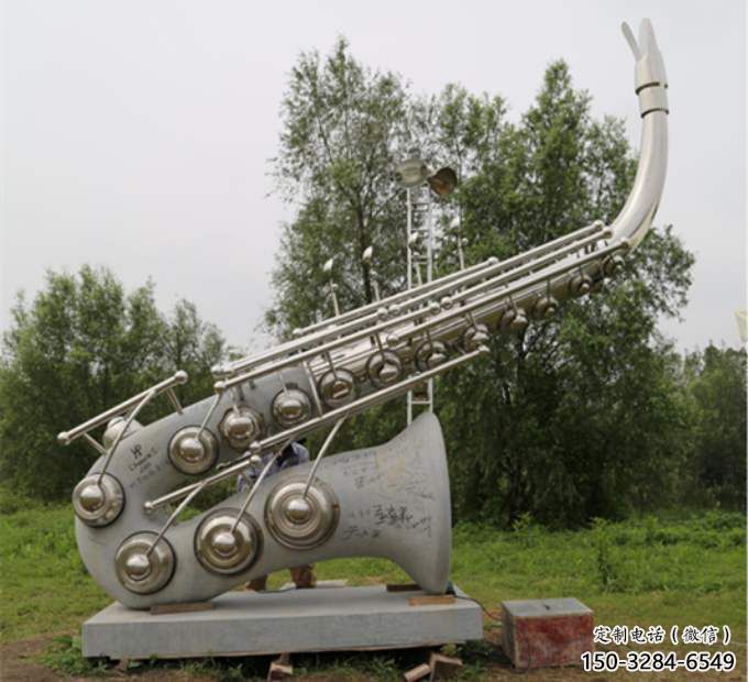 西安街頭薩克斯雕塑