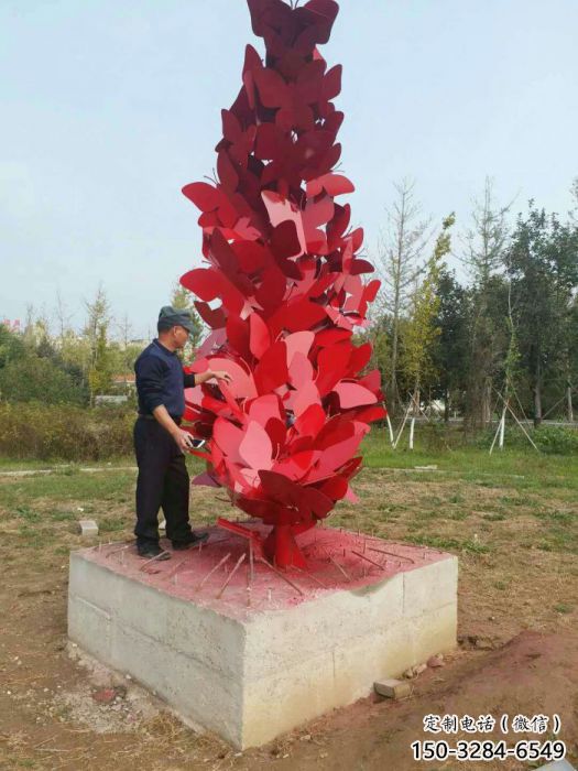 阿勒泰公園花環(huán)雕塑