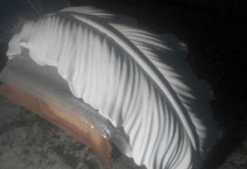 尼木羽毛雕塑供應，花園小品，酒店玻璃鋼羽毛雕塑展品