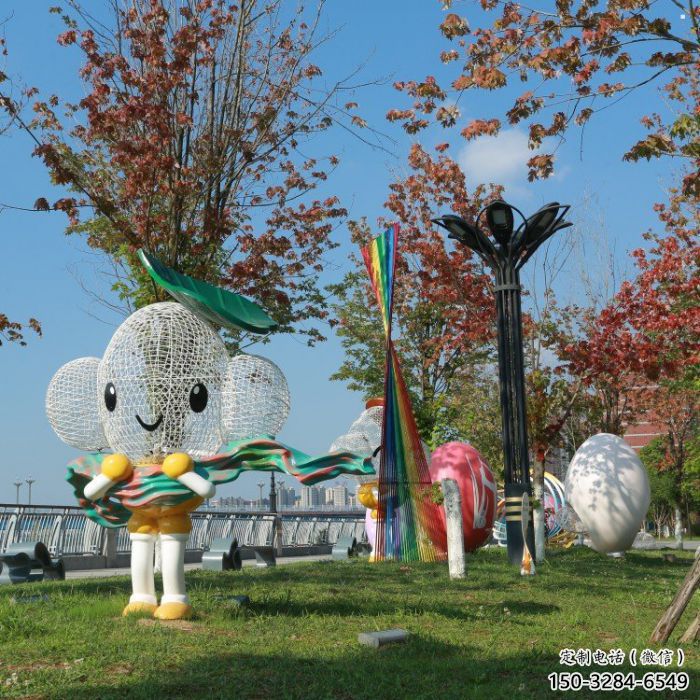 麗江戶外鏤空卡通雕塑供應(yīng)，花園小品，鐵藝卡通雕塑展品