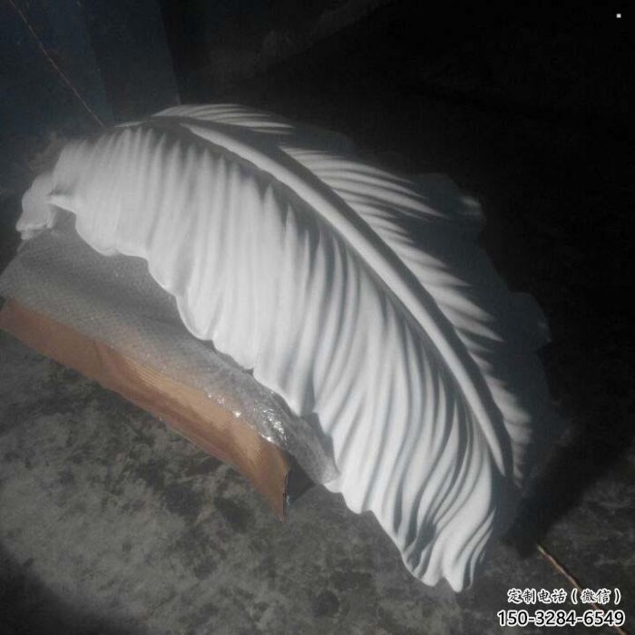 寧波羽毛雕塑供應(yīng)，花園小品，酒店玻璃鋼羽毛雕塑展品