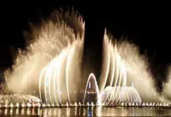 保山水景程控噴泉雕塑，高噴循環噴水方式設計制作